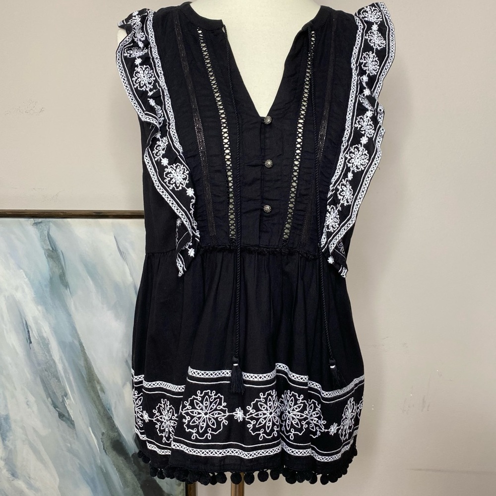 Akemi + Kin Adelina sleeveless embroidered blouse